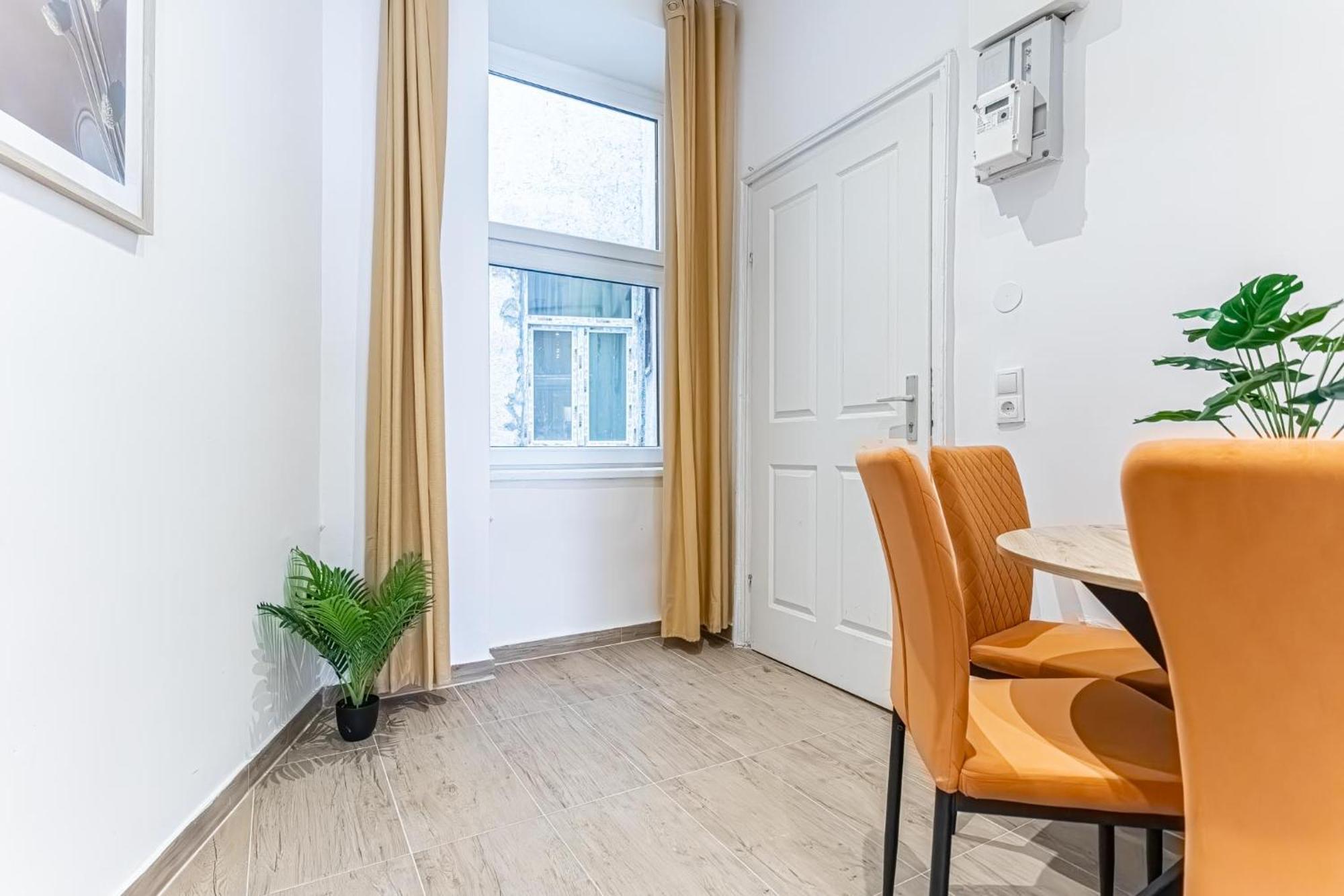 Cost Effective City Life 1Br In Classic Building Wina Bagian luar foto
